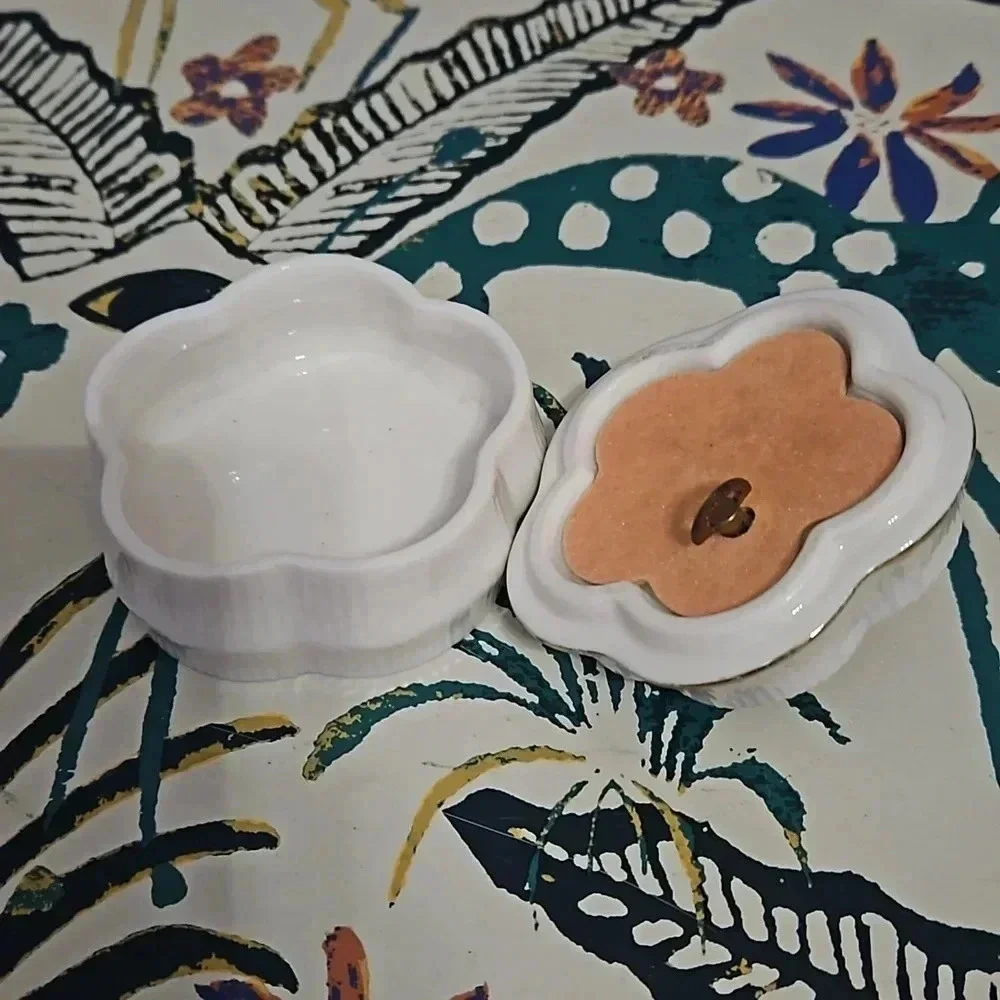 HERITAGE HOUSE MUSIC BOX